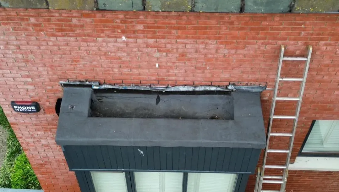 Flat roof over a bay window